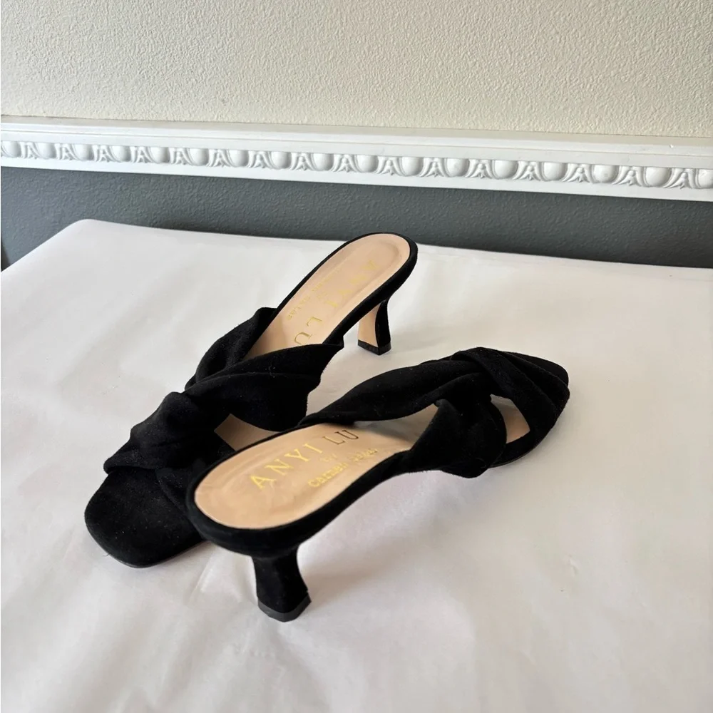 NEW Anyi Lu Alicante Kitty Black Suede Knot Kitten Heeled Sandals Size 40 / 9